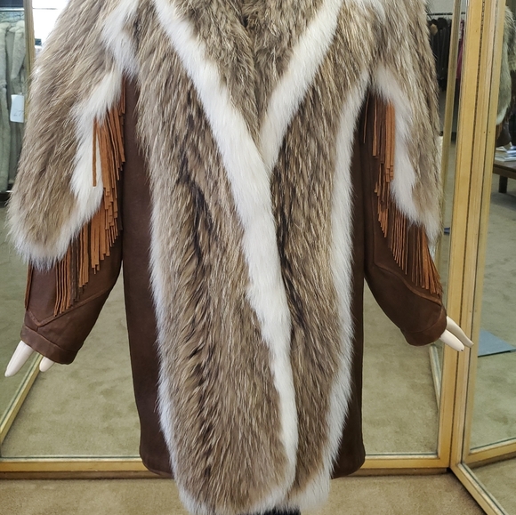 Raccoon Fur, Fox Fur, and Leather Stroller - Picture 2 of 7
